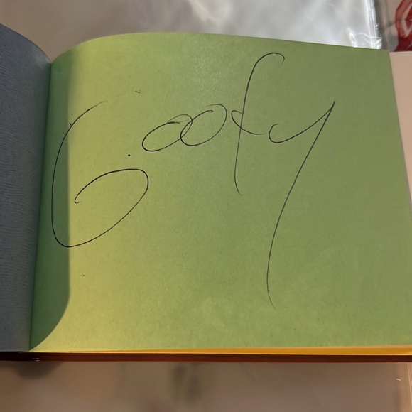 Vtg Walt Disney World Autograph book signed by Disney Characters Pioneer Photo - Picture 4 of 14